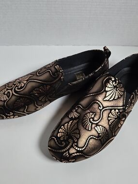 Men's Flashy Gold And Black Shoes.